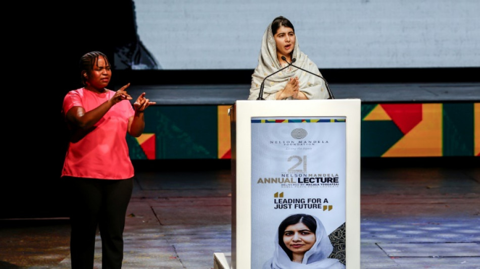 Impossible "d'&ecirc;tre une fille" sous les talibans afghans, dit la prix Nobel Malala Yousafzai 