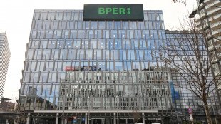 Borsa: Milano +0,22%, deboli le banche