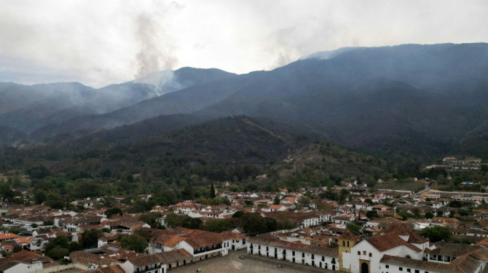 Controlan en un 75% el incendio que afecta una joya tur&iacute;stica en Colombia