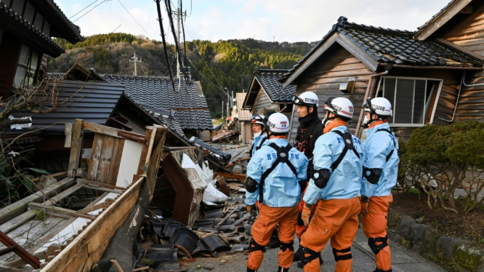 Chuva dificulta resgates ap&oacute;s terremoto que deixou 73 mortos no Jap&atilde;o