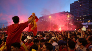 Los aficionados espa&ntilde;oles festejan el triunfo de una selecci&oacute;n que les ha cautivado