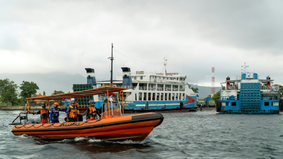 Indon&eacute;sie : les secouristes &eacute;tendent les recherches apr&egrave;s le naufrage d'un ferry