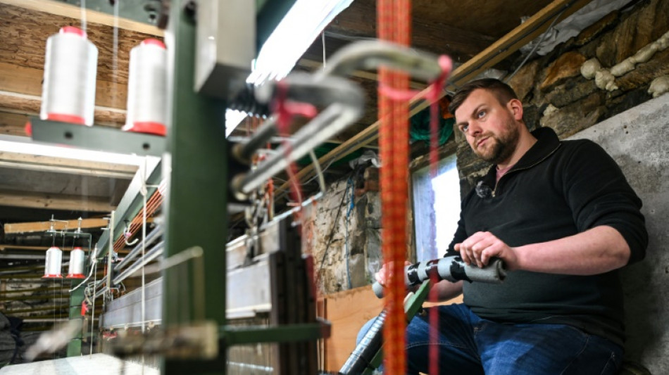 El tejido de lana 'tweed', una tradici&oacute;n que se perpet&uacute;a en una isla al norte de Escocia