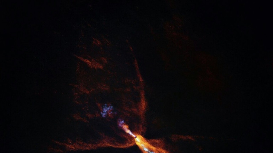 Unos astr&oacute;nomos observan el nacimiento de un sistema solar