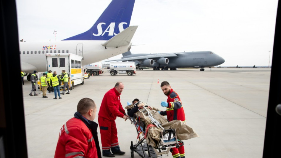 Dans un h&ocirc;pital volant, l'espoir de jours meilleurs pour des bless&eacute;s d'Ukraine
