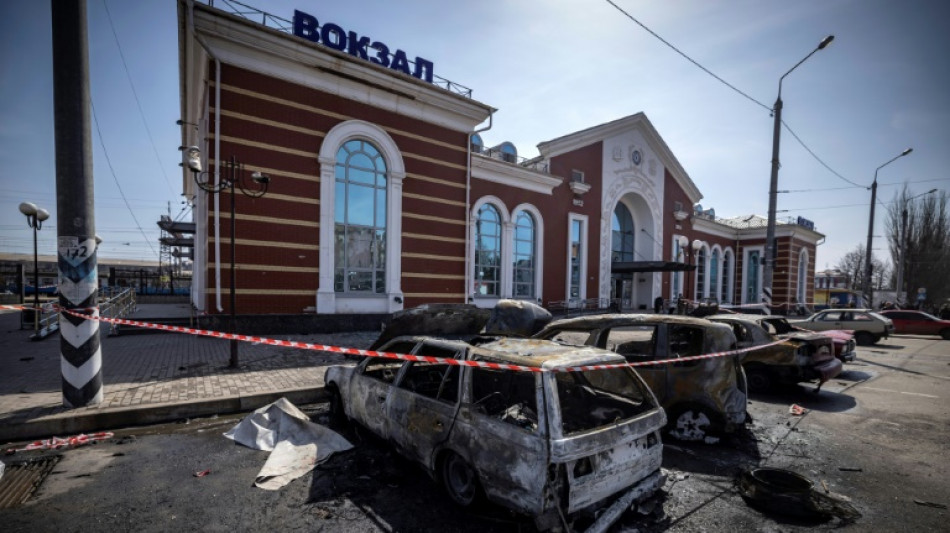 Ukraine: des dizaines de civils fuyant l'est de l'Ukraine tu&eacute;s dans une frappe sur une gare