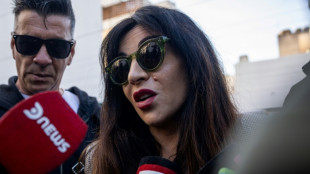 Interna&ccedil;&atilde;o de Maradona foi "encena&ccedil;&atilde;o", diz sua filha no julgamento pela morte do ex-craque