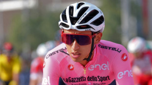 Ex-Tour-Champion Bernal zur&uuml;ck auf dem Rad