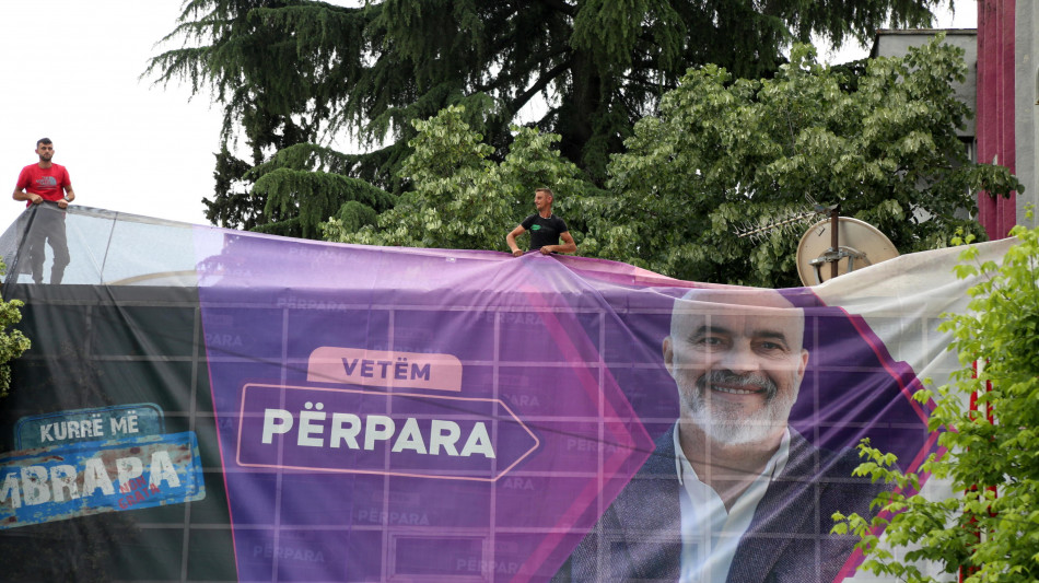 Albania al voto per le legislative, aperti i seggi