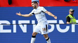 Leverkusen vence Heidenheim nos acr&eacute;scimos (1-0) e segue na ca&ccedil;a ao l&iacute;der Bayern