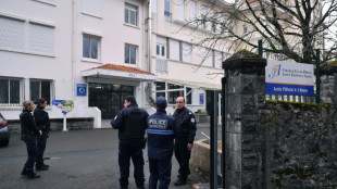 Le lyc&eacute;en soup&ccedil;onn&eacute; d'avoir poignard&eacute; sa professeure pr&eacute;sent&eacute; &agrave; un juge