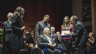 Mehta festeggia 90 anni a Firenze, ovazione del pubblico e bacchetta d'oro