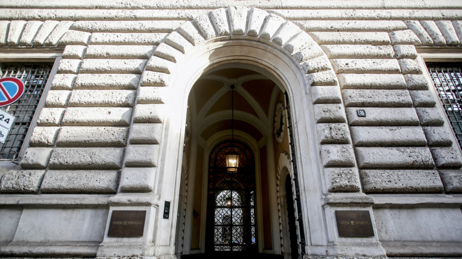 Intesa, le due offerte di Mps complesse e di difficile valutazione per i soci