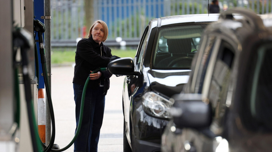 ++ Mimit, carburanti ancora in calo, gasolio self a 2,162 ++