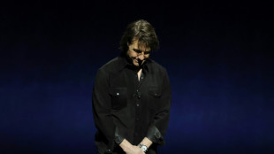 Tom Cruise pays tribute to Val Kilmer