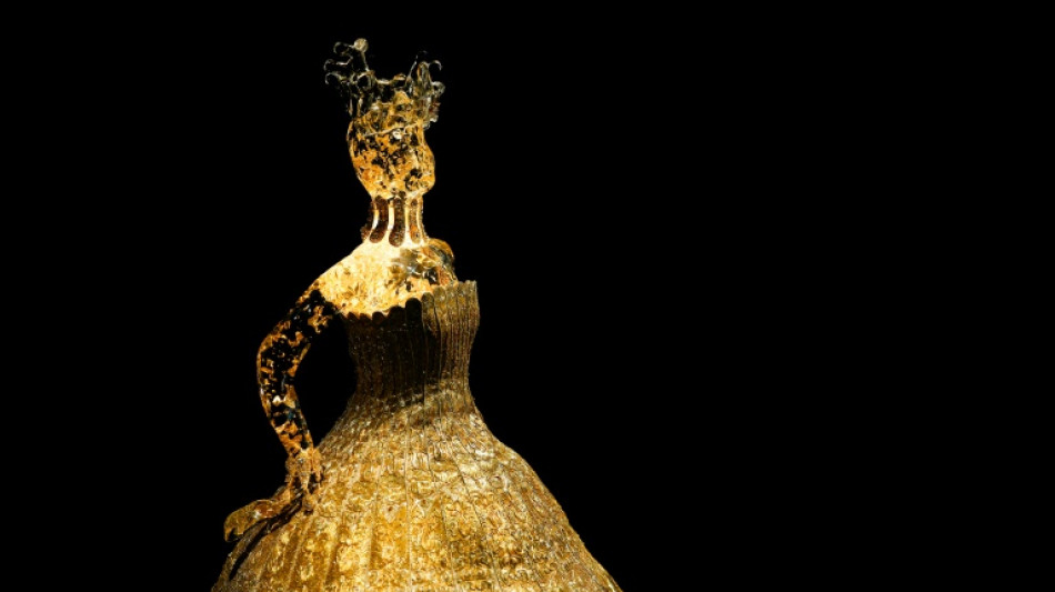 Au mus&eacute;e du Quai Branly, l'&eacute;tincelant voyage de l'or dans les arts textiles