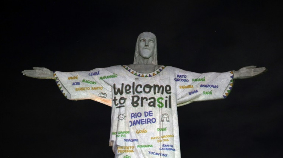 Cristo Redentor recebe Taylor Swift de bra&ccedil;os abertos