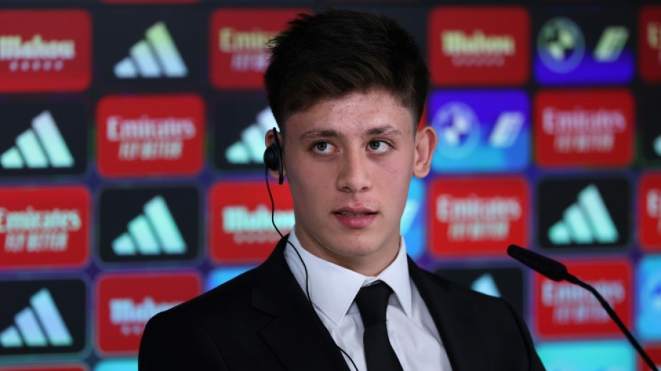 Turco Arda G&uuml;ler abandona pr&eacute;-temporada do Madrid com les&atilde;o no menisco