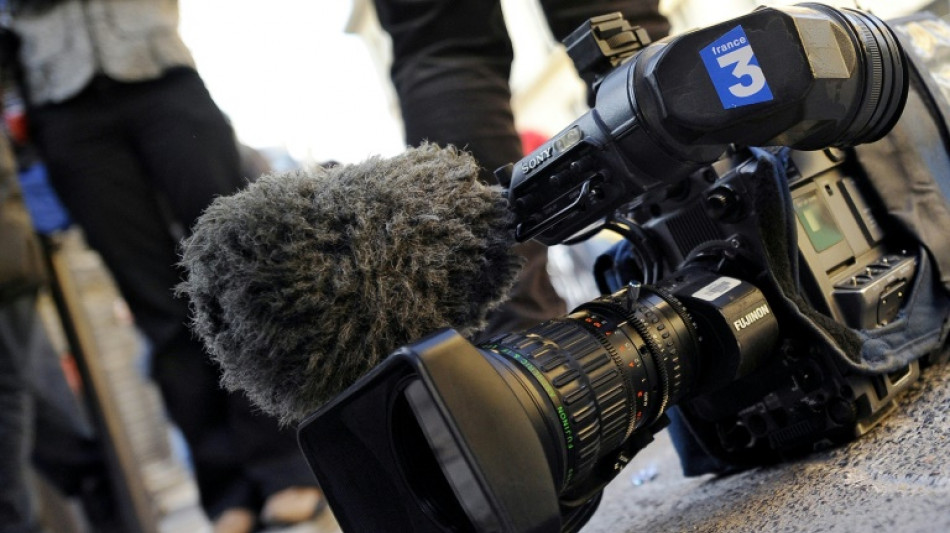 Plainte apr&egrave;s l'agression d'une &eacute;quipe de France 3 par des anti-loup