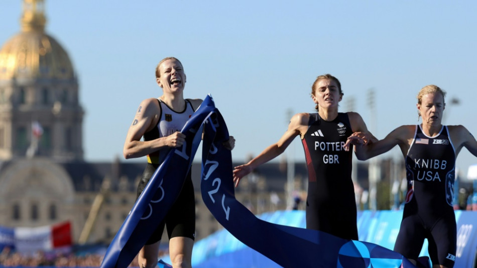 Lindemann und Rendschmidt Fahnentr&auml;ger bei der Schlussfeier