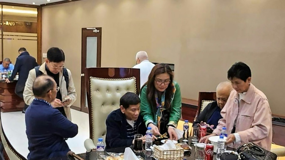 Remis &agrave; la CPI, Rodrigo Duterte dit assumer ses "responsabilit&eacute;s"