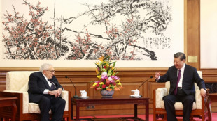 Presidente da China recebe Kissinger e chama ex-secret&aacute;rio de Estado americano de 'velho amigo'