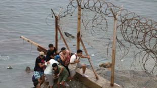 Milhares de pessoas entram em Ceuta em nova crise migrat&oacute;ria
