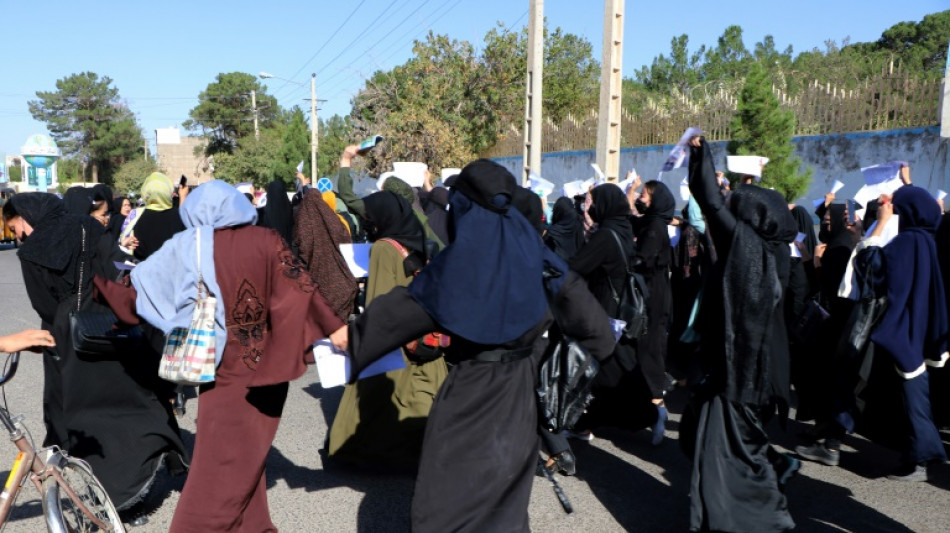 Al menos 53 muertos, entre ellos 46 chicas y mujeres, en el atentado del viernes en un centro educativo en Afganist&aacute;n