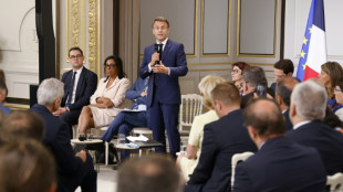 Macron anuncia lei de urg&ecirc;ncia para reparar danos de dist&uacute;rbios