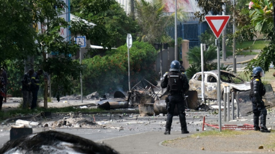 Toque de queda por graves disturbios en el territorio franc&eacute;s de Nueva Caledonia