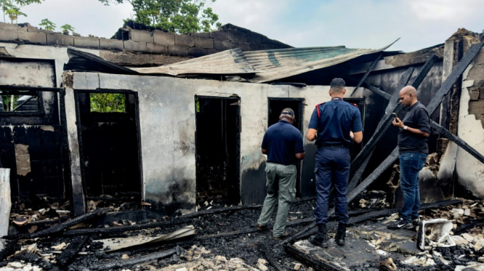 Colegiala provoc&oacute; incendio que mat&oacute; a 19 j&oacute;venes en Guyana tras incautarle celular 