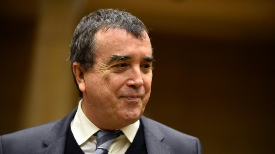 Soup&ccedil;ons d'abus de biens sociaux: Arnaud Lagard&egrave;re au tribunal pour &ecirc;tre entendu