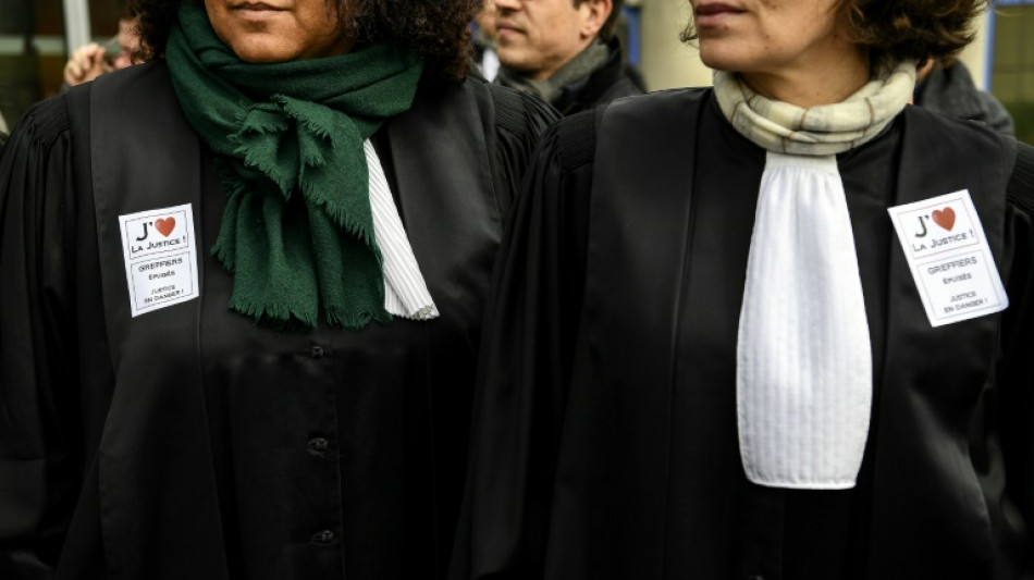 Journ&eacute;e d'action de magistrats, avocats et greffiers contre "une justice au rabais"