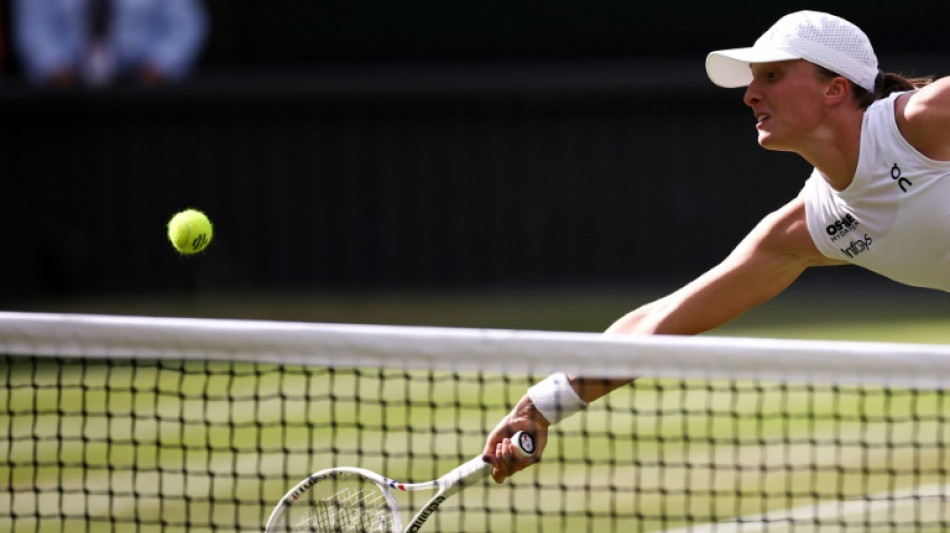 Tennis: Iga Swiatek gagne son premier Wimbledon en battant Anisimova 6-0, 6-0