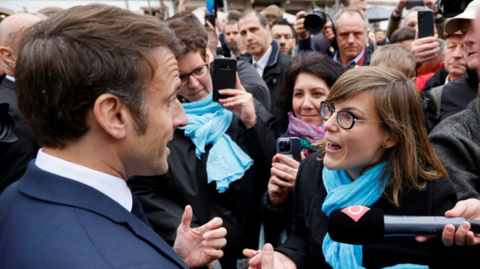 Macron violemment hu&eacute; en Alsace pour son premier bain de foule depuis des semaines