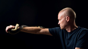 Mordu par des serpents à 200 reprises pour aider à trouver un antivenin universel