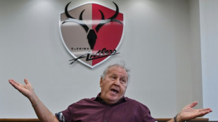 Zico lamenta que jogadores brasileiros v&atilde;o para a Europa 'muito cedo'