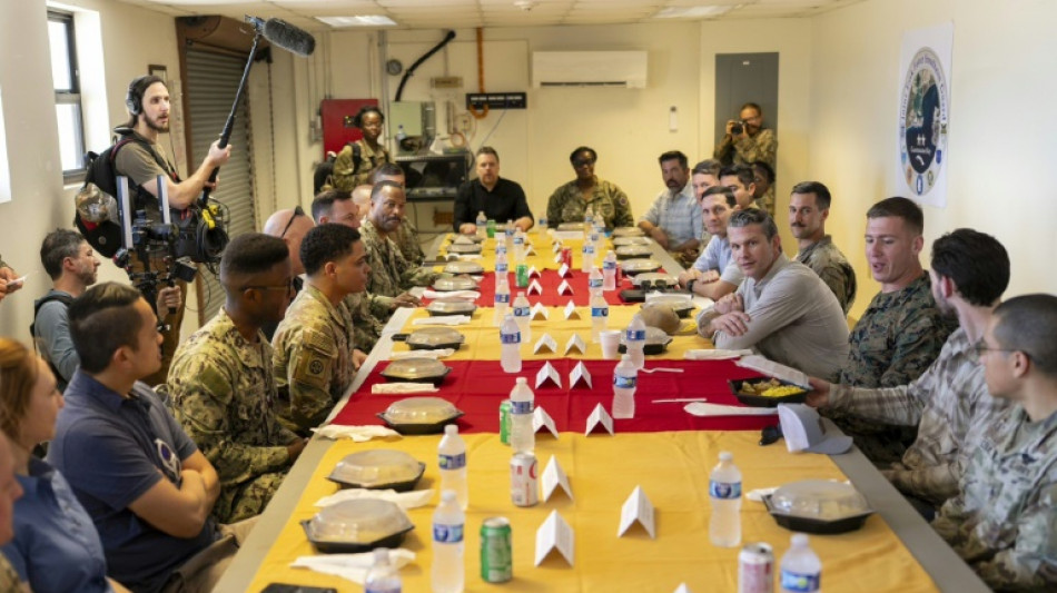 El jefe del Pent&aacute;gono visita Guant&aacute;namo, "primera l&iacute;nea de la guerra" migratoria