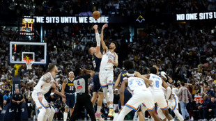 Play-offs NBA: Oklahoma City &eacute;galise contre Denver, Indiana d&eacute;truit Cleveland et m&egrave;ne 3-1