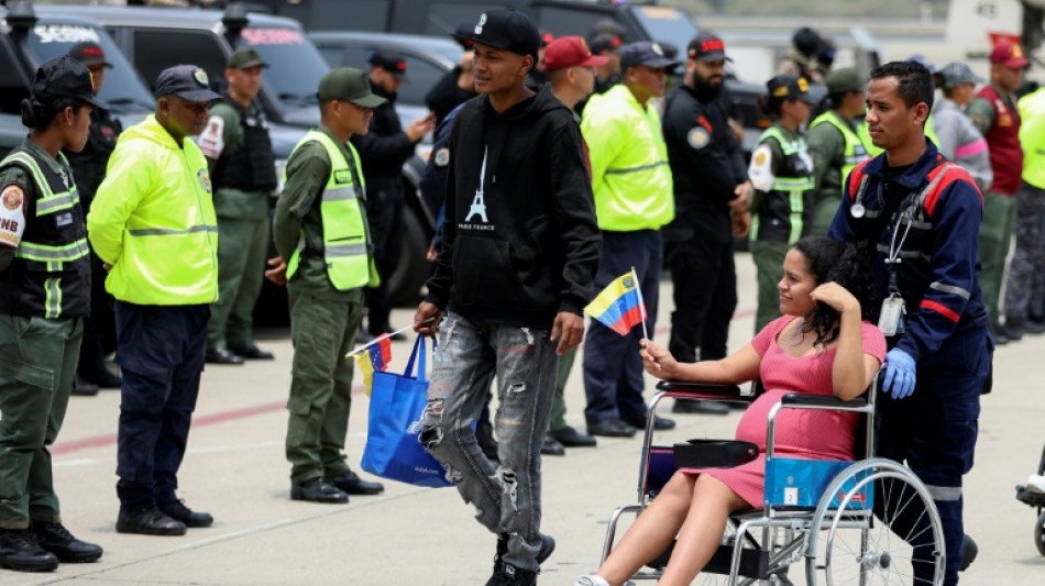 Venezuela recebe 199 deportados dos EUA em meio &agrave; crise migrat&oacute;ria iniciada por Trump