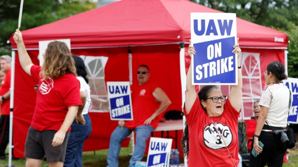 Biden et Trump s'invitent dans la gr&egrave;ve du secteur auto, qui s'amplifie