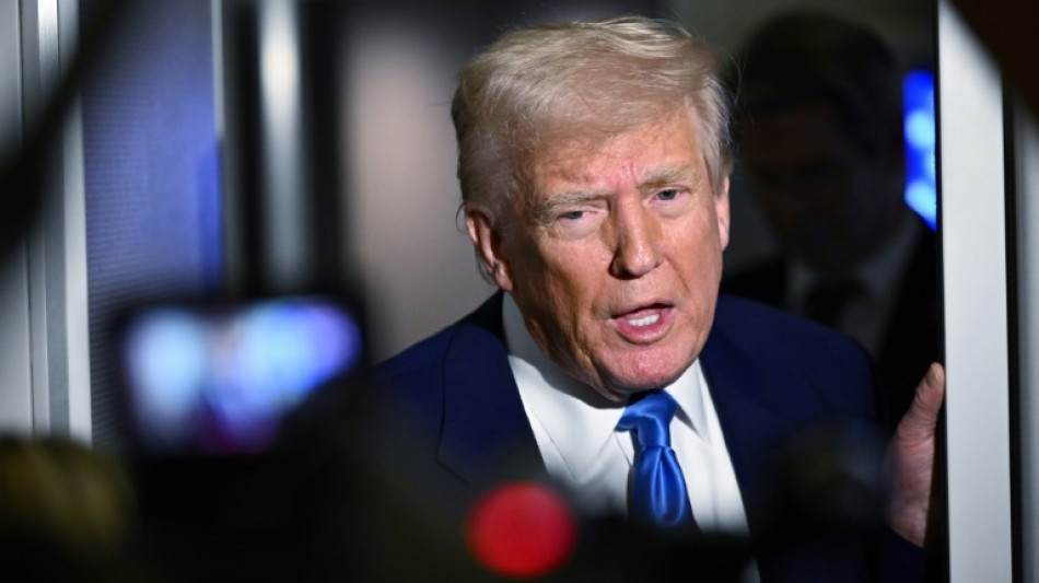 Bolsas asi&aacute;ticas e europeias desabam por temor de guerra comercial em larga escala