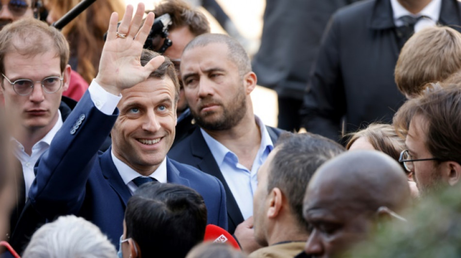 Macron sur les terres de Le Pen, pr&ecirc;t &agrave; "enrichir" son projet pour convaincre