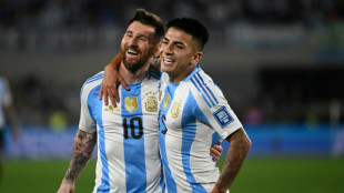 Con una tripleta de Messi, l&iacute;der Argentina aplasta a Bolivia; Colombia hunde a Chile y se acomoda en el premundial