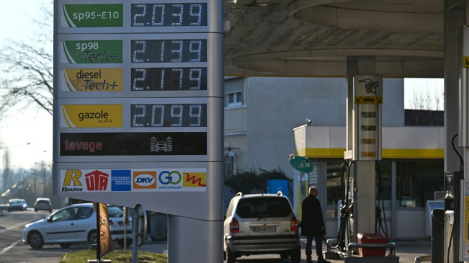 Jour d'affluence dans les stations: la remise &agrave; la pompe entre en vigueur