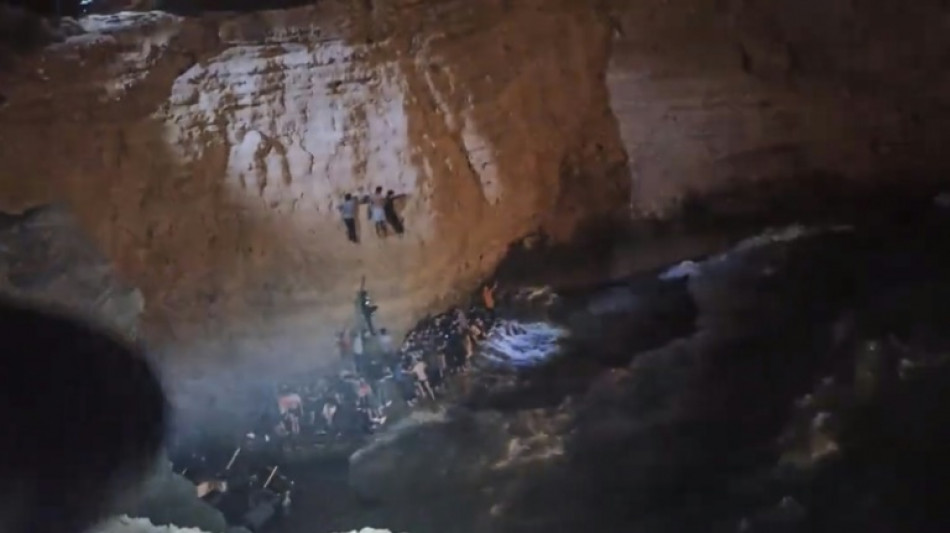 Gr&egrave;ce: au moins 16 morts, une trentaine de disparus dans le naufrage d'embarcations de migrants