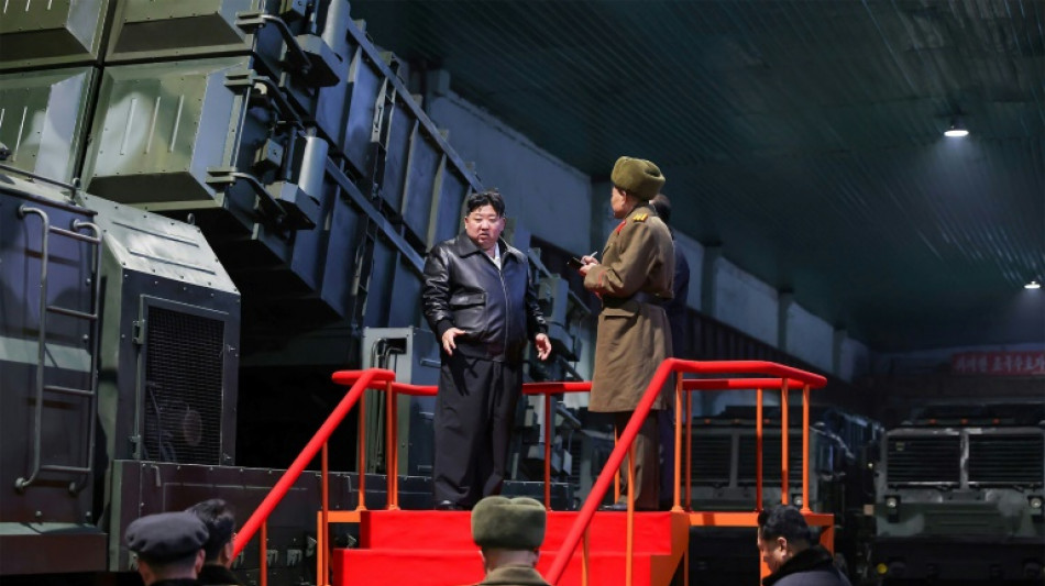 Coreia do Norte dispara m&iacute;ssil bal&iacute;stico em dire&ccedil;&atilde;o ao Mar do Jap&atilde;o