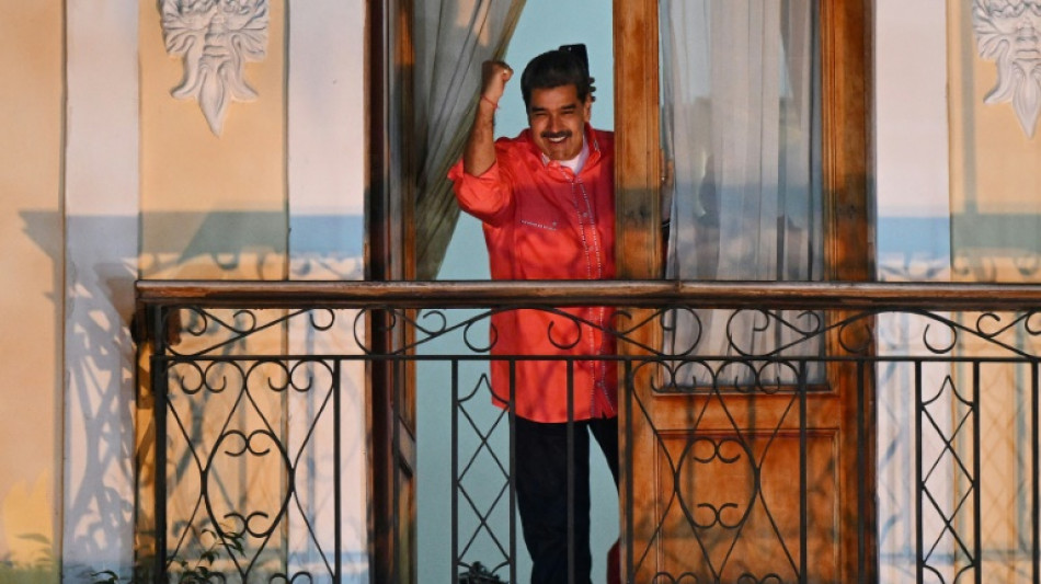 Venezuela se tinge de vermelho chavista ap&oacute;s boicote da oposi&ccedil;&atilde;o nas elei&ccedil;&otilde;es