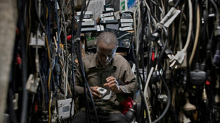 Au Kenya, deux innovateurs transforment les d&eacute;chets &eacute;lectroniques en proth&egrave;se bionique