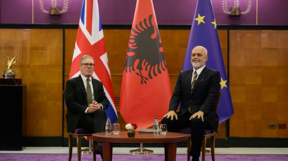 Gro&szlig;britanniens Regierungschef k&uuml;ndigt "R&uuml;ckf&uuml;hrungszentren" f&uuml;r Migranten an